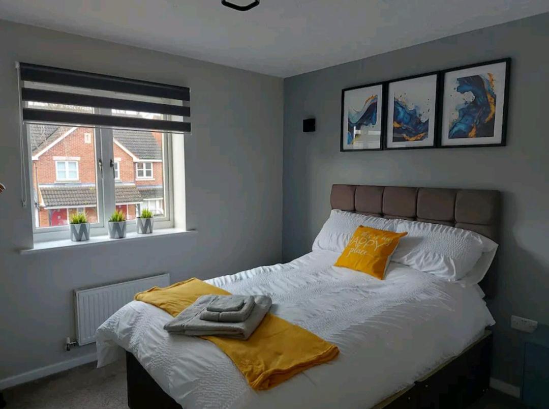 2 Bedroom Apartment Exhall Exterior photo